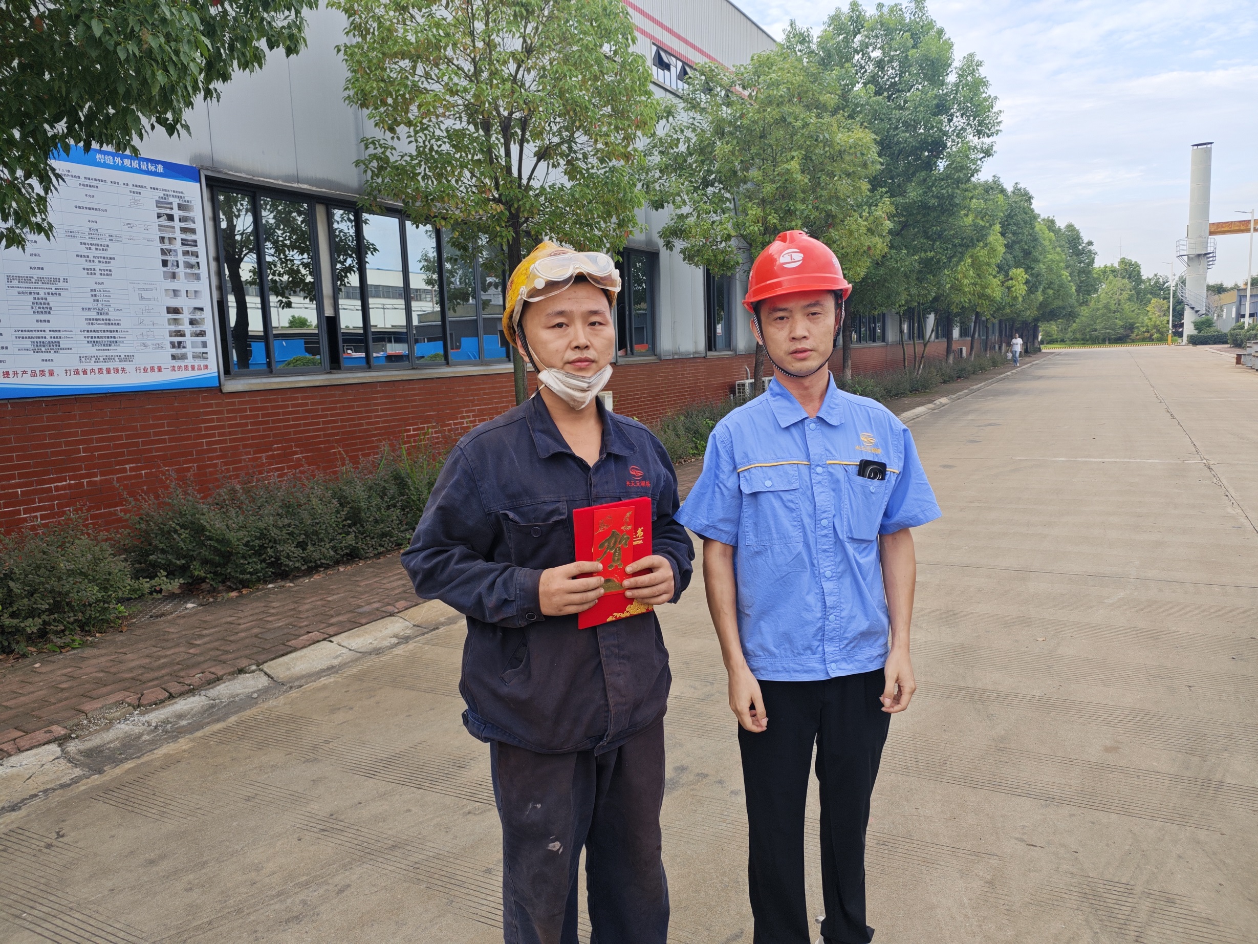 堅(jiān)守一線鑄匠心，勇?lián)姑@擔(dān)當(dāng)